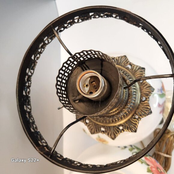 Vintage 3 way Table Lamp Floral Hand-Painted Glass Shade & Metal Base Electric D - Picture 14 of 16